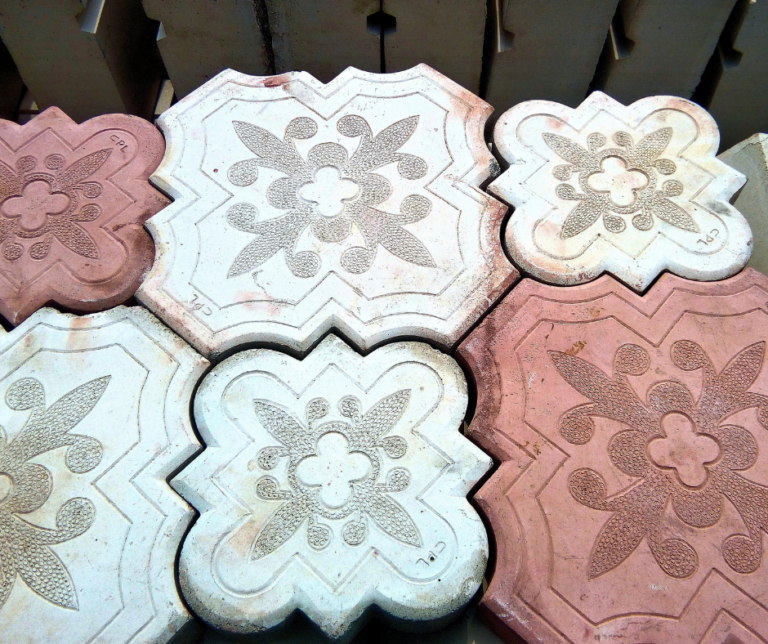 معلم تركيب انترلوك في راس الخيمة 0504413493